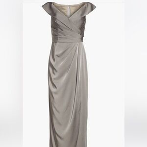 🎉❤️ SALE La Femme portrait neckline elegant column evening gown.Perfect for MOB